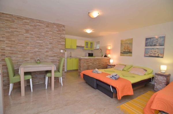 Na zdjęciu widoczny jest obiekt Apartment in Petrcane - Zadar Riviera 7908 położony w mieście Petrčane.
