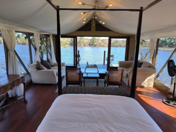 A la foto es mostra l'objecte Vaal River Royal Mafube Luxury Tented Lodge situat a la ciutat de Lindequesdrif.
