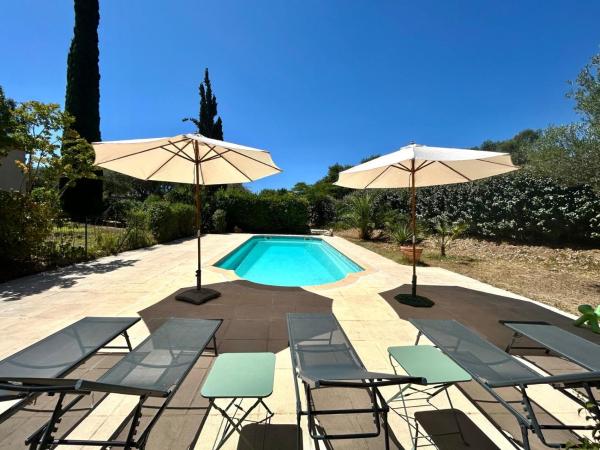 A la foto es mostra l'objecte Villa sérénité situat a la ciutat de Grimaud.
