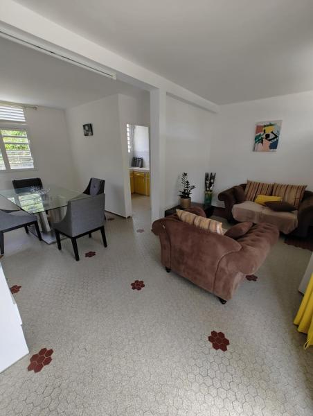 På billedet ses objektet Appartement F3 Caracosy tout confort beliggende i byen Les Abymes.