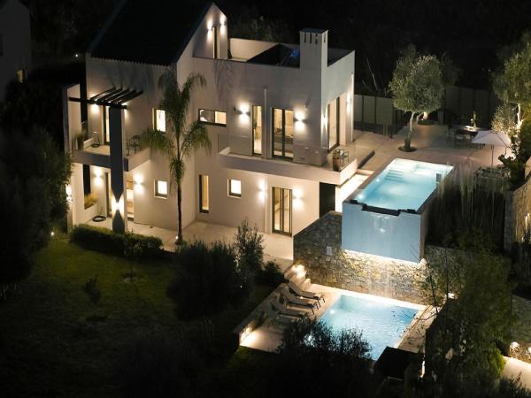 Nella foto è visibile l'oggetto Gorgeous Crete Villa 4 Bedrooms Villa Psínthos Terrace With Two Private Pools Bbq Rethymno situato nella città di Prínos.