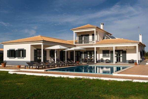 Kuvassa näkyy kohde Grande Setubal Villa 5 Bedrooms Villa Monte Maria Pratas Private & Spacious, joka sijaitsee kaupungissa Setúbal.