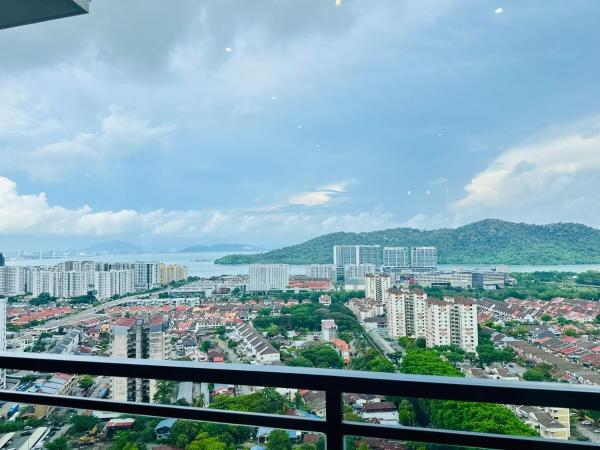 A la foto es mostra l'objecte Premium Comfort Rooftop View bayan lepas airport 9pax situat a la ciutat de Bayan Lepas.