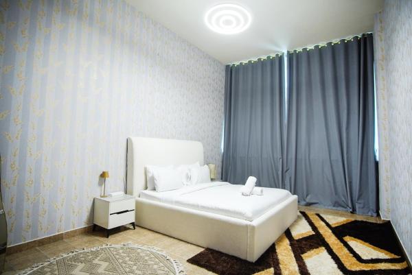 På billedet ses objektet High Class 1bhk Business bay Marasi Drive Dubai beliggende i byen Dubai.