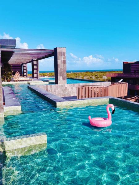 Na zdjęciu widoczny jest obiekt 1-BD Apt with Ocean View Rooftop Pool położony w mieście Tulum.