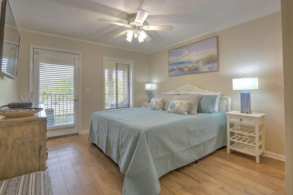 Photo 5 : Largest unit in Hilton Head Resort with Washer& Dryer in Unit