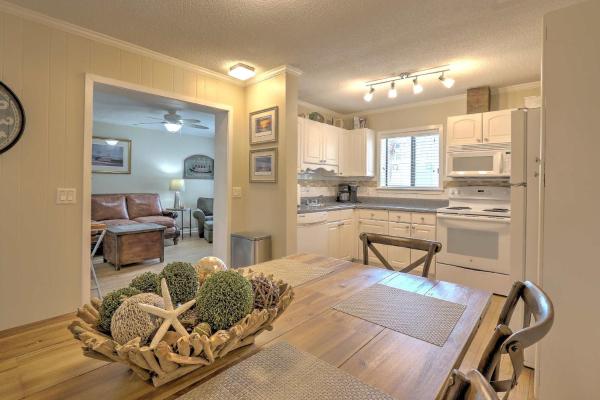 Photo 9 : Largest unit in Hilton Head Resort with Washer& Dryer in Unit