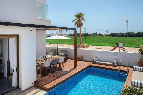 A la foto es mostra l'objecte Extraordinary Protaras Villa Villa Leone 3 Bedrooms Private Outdoor Pool Furnished Sun Terrace Shaded Furnished Terrace Private Garden situat a la ciutat de Protaras.