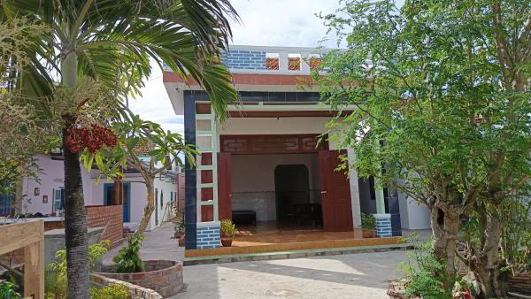 Op de foto is het object CHAM Homestay te zien, gelegen in de stad Ðông Mỹ (2).