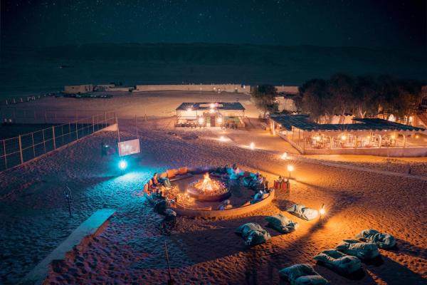 Na zdjęciu widoczny jest obiekt Thousand Nights Camp położony w mieście Shāhiq.