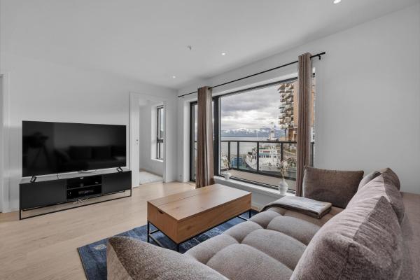 Northstay - Nyholmen Sea Front, Ocean & Mountain Views, Sleeps 6, Tromsø