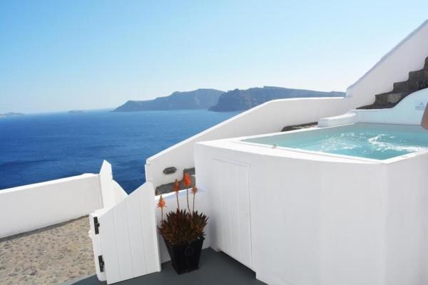 En la foto se muestra el objeto Luxury Santorini Villa Villa Mystic Outdoor Plunge Pool 1 Bedroom Sea & Caldera View Oia ubicado en la ciudad de Thólos.