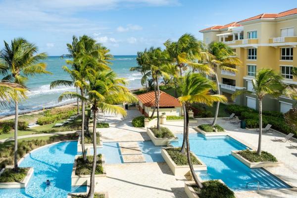 Luxury Beach Front Condo Balcony Pool and Jacuzzi