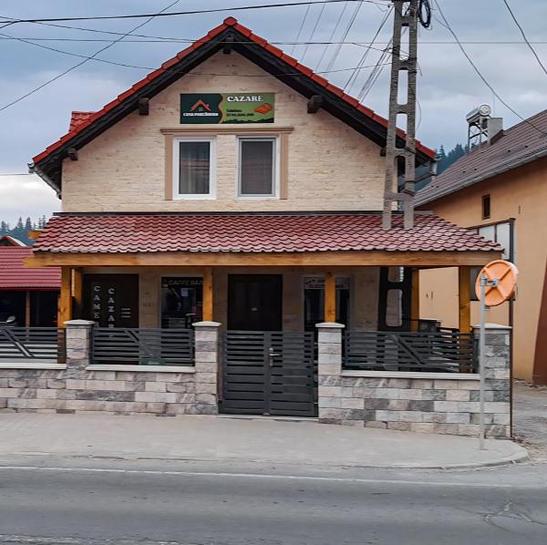 A la foto es mostra l'objecte Casa Purcărean situat a la ciutat de Sărămaş.