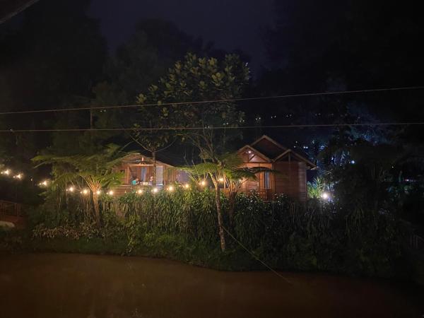 A la foto es mostra l'objecte Melrimba Garden situat a la ciutat de Telagawarna.