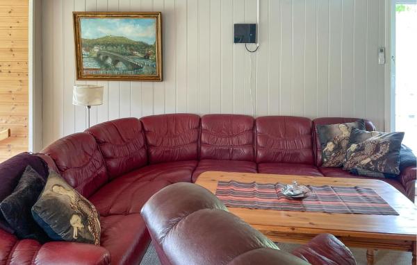 A la foto es mostra l'objecte 4 Bedroom Beautiful Home In Grovfjord situat a la ciutat de Hamnvik.