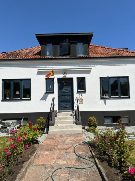 写真にはLöderup市にあるKåsebergahusetが写っています。