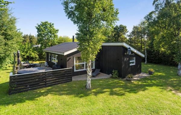 A la foto es mostra l'objecte Stunning Home In Sæby With Wifi situat a la ciutat de Sæby.