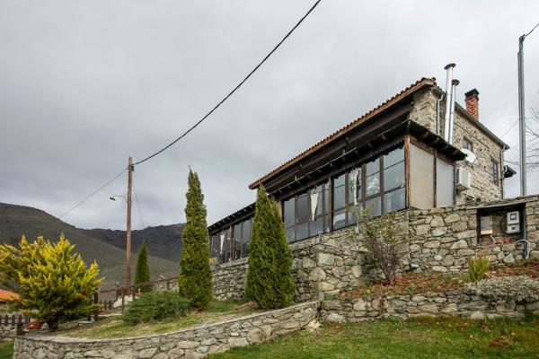 Nella foto è visibile l'oggetto Panorama Prespes situato nella città di Pisoderi.