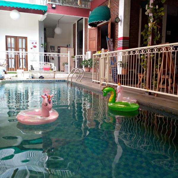 A la foto es mostra l'objecte villa Ambarwati situat a la ciutat de Bojong 1.