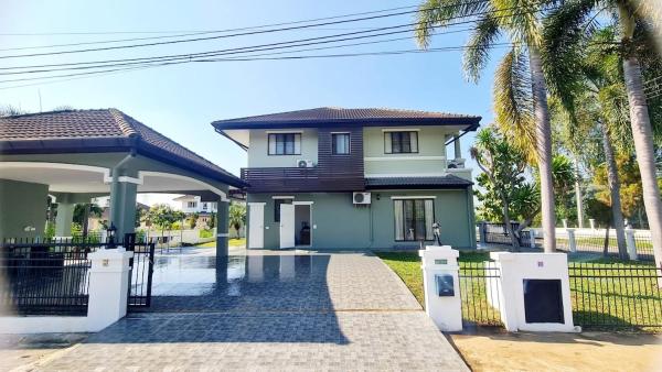På bildet vises objektet Roomy 5 BR 5 BA Stay for 10 ! som ligger i byen Ban Mae Hom.