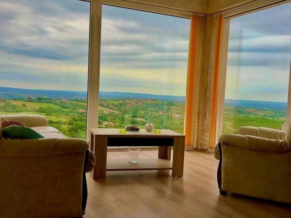 Na fotografii je vidět objekt Vila POGLED nacházející se ve městě Palilula.