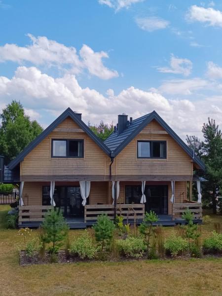 На фото показан объект Szumiące Drzewa, расположенный в городе Objazda.