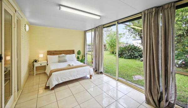 Na zdjęciu widoczny jest obiekt King Bed, Walk To Beenleigh Village & Marketplace Bedroom2 położony w mieście Carbrook.