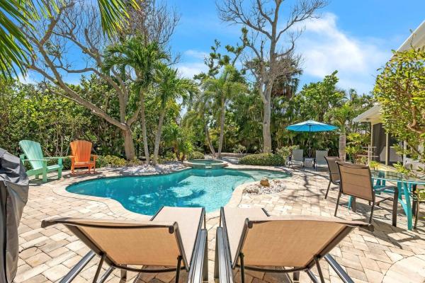 The photo shows the Manatee Manor Home located in the city of Anna Maria.