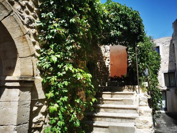A la foto es mostra l'objecte La Grange Dorée situat a la ciutat de Vinsobres.