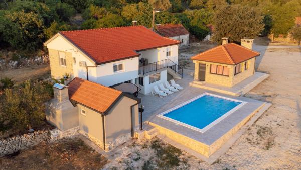 Na fotografii je vidět objekt Guesthouse Papac nacházející se ve městě Dračevo.