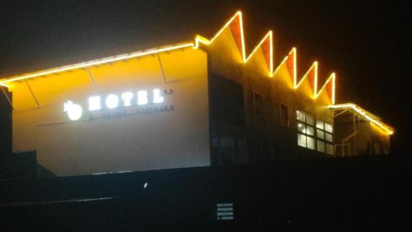 På billedet ses objektet PORT VILA Airport Hotel beliggende i byen Epule.