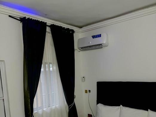 En la foto se muestra el objeto Dee OS' Hotel ubicado en la ciudad de Rumu-Oparala.