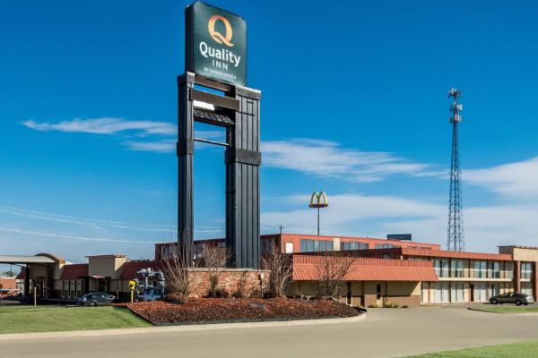 På bildet vises objektet Quality Inn Chickasha som ligger i byen Chickasha.
