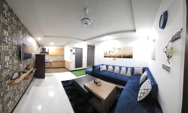 På bilden syns objektet Modern 2BHK with Balcony, Crown Mall & Residency Islamabad som ligger i staden Humak.