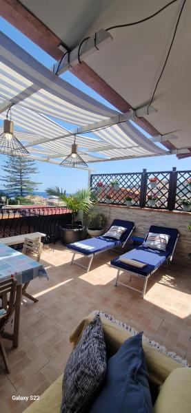 Na fotografii je vidět objekt Terrazza Enjoy nacházející se ve městě Letojanni.