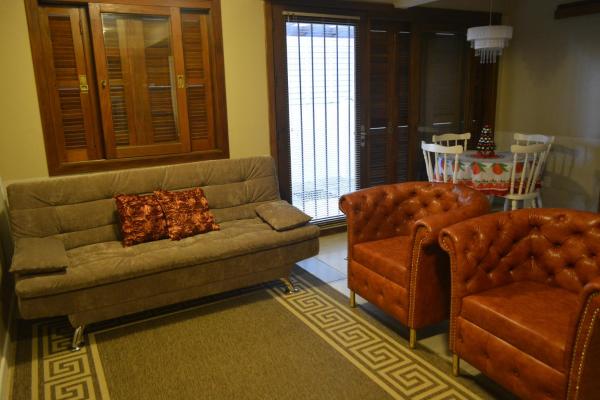The photo shows the Casa da Silene located in the city of Gramado.