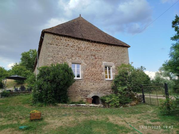A la foto es mostra l'objecte Longère à la ferme aux portes du Morvan situat a la ciutat de Cervon.