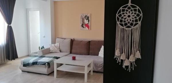 A la foto es mostra l'objecte Dancing soul studio situat a la ciutat de Bucarest.
