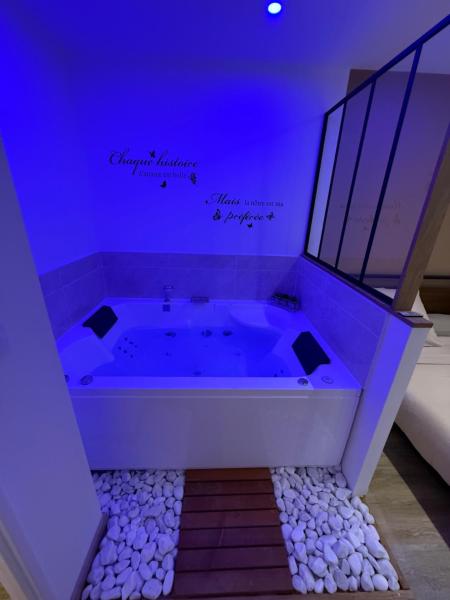 A la foto es mostra l'objecte Le cocon des cœurs love room situat a la ciutat de Montesson.