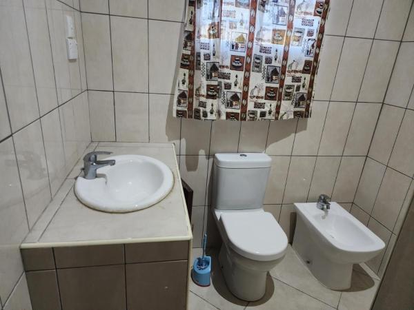 Auf dem Foto ist das Objekt Kings and avana holiday villa in der Stadt Gede zu sehen.