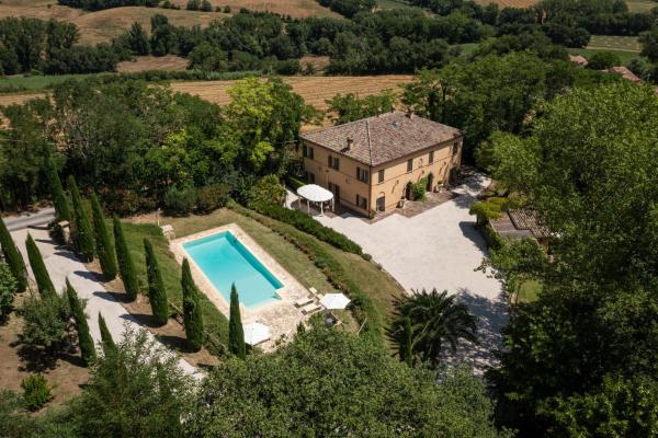 Auf dem Foto ist das Objekt Villa Ginevra - Modern Design & Private Pool in der Stadt Fratte Rosa zu sehen.