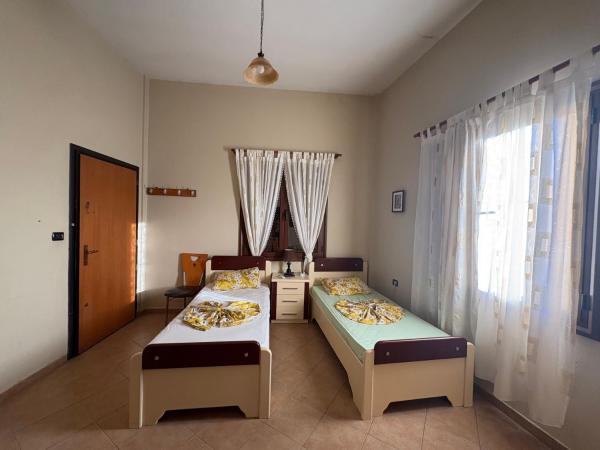 På billedet ses objektet Apartament Zani beliggende i byen Gramsh.