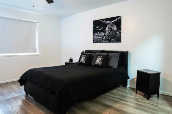 Na foto é possível ver o objeto 2 Bedroom Minutes From Vegas Strip localizado na cidade de Las Vegas.