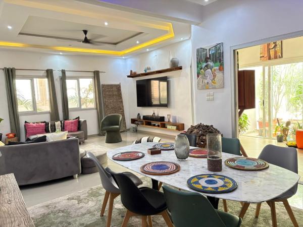 A la foto es mostra l'objecte La Maison des Couleurs situat a la ciutat de Dakar.