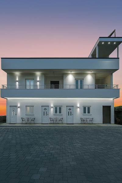 A la foto es mostra l'objecte Sun Lake Villa situat a la ciutat de Tirane.