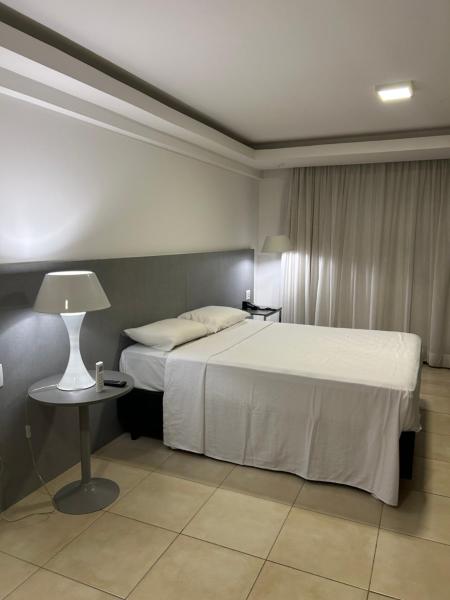 The photo shows the Celita Franca Apart located in the city of Feira de Santana.