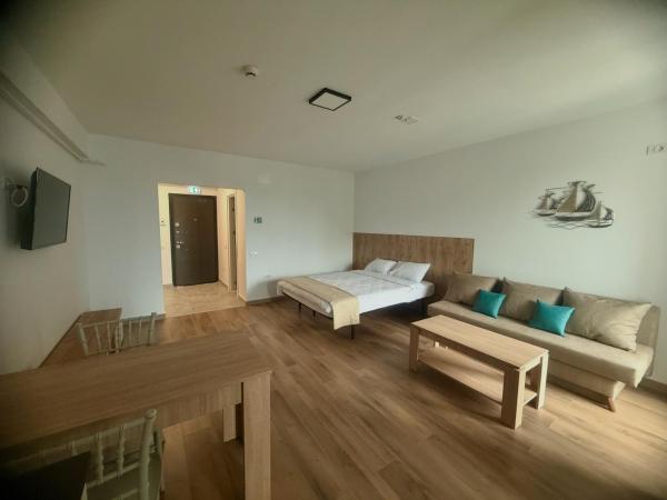 Na fotografii je vidět objekt Aparthotel Techirghiol nacházející se ve městě Techirghiol.