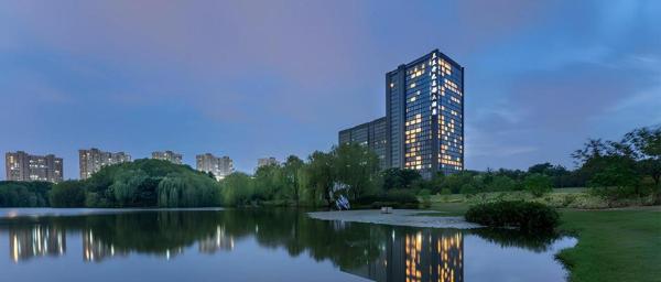 A la foto es mostra l'objecte New Century Grand Hotel Zhejiang Sanli situat a la ciutat de Hangzhou.