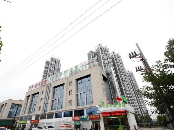 A la foto es mostra l'objecte Vatica Anhui Hefei South High Speed Rail Station Susong Road Hotel situat a la ciutat de Hefei.
